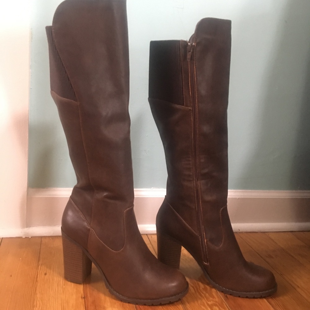 New! Adorable brown boots.size 10m.Never worn!!